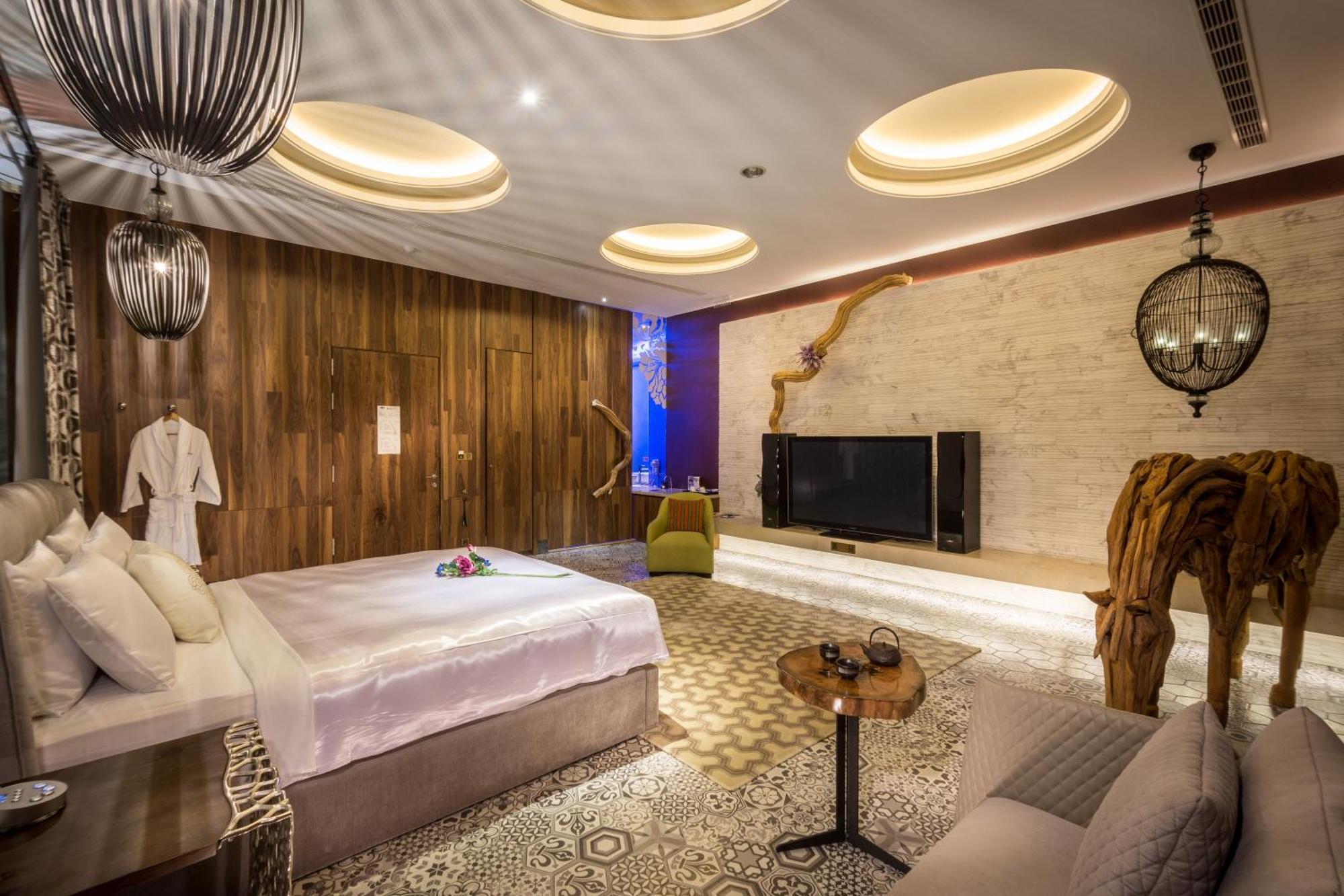 Mulan Motel Đài Trung Ngoại thất bức ảnh